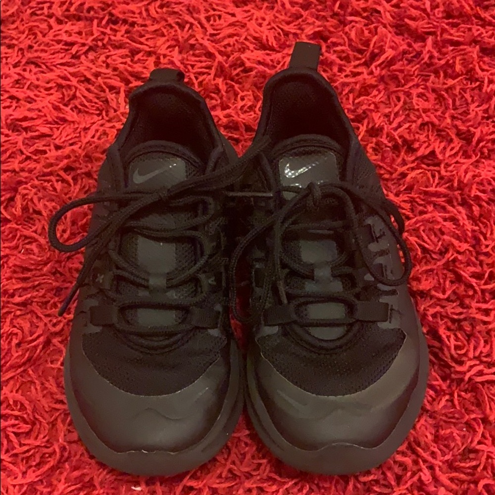 Boys Nike AirMax sneaker
